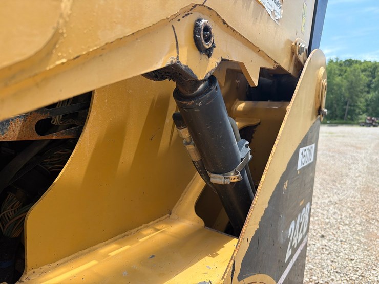 caterpillar-242b-image-20