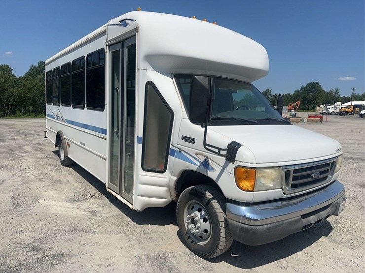 2005-ford-e450-image-3