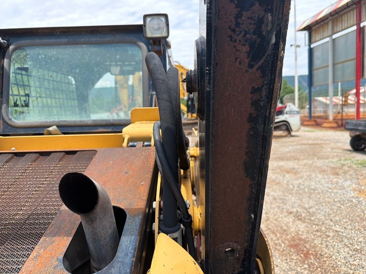 caterpillar-242b-image-26