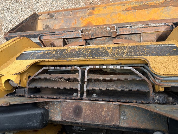 caterpillar-242b-image-35