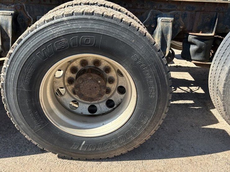 #1433-•-2005-western-star-tri-axle-day-cab-truck-tractor-image-79