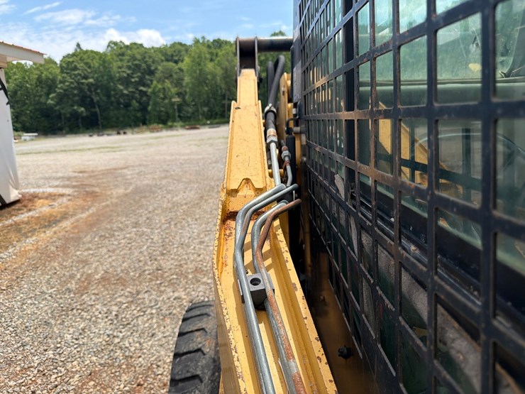 caterpillar-242b-image-33