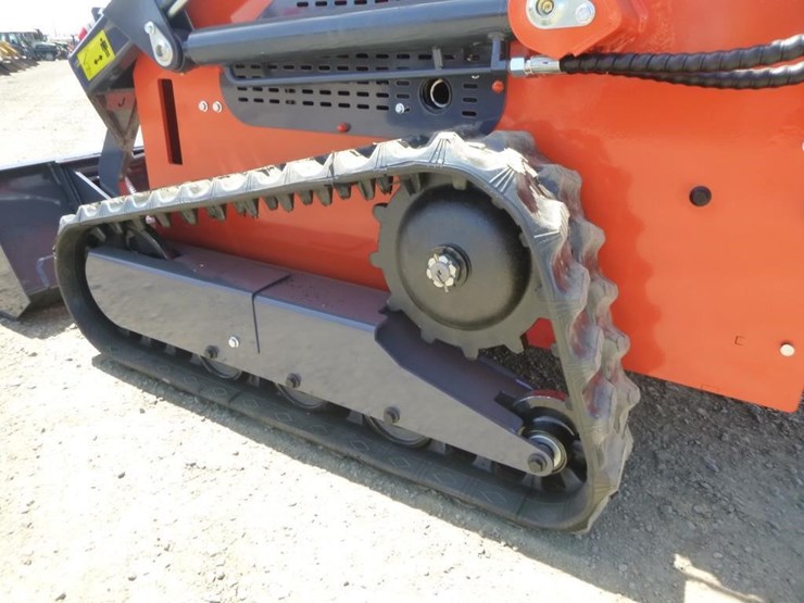 2026-tpm-t460-skid-steer-track-loader-image-18