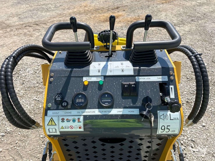 mini-skid-steer-loader-image-9