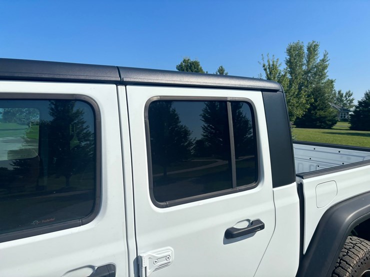 #2170-•-2023-jeep-gladiator-pickup-image-12