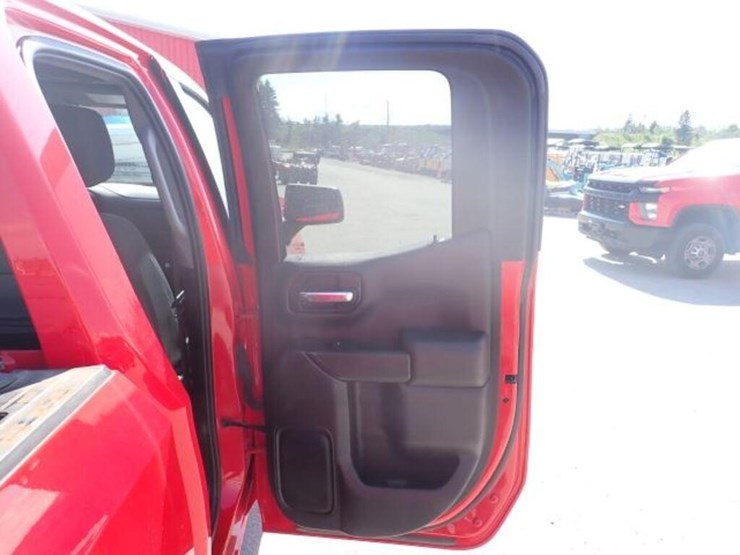 2023-chevrolet-silverado-1500-image-35