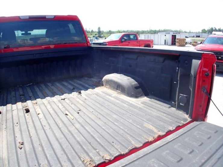 2023-chevrolet-silverado-2500-image-32