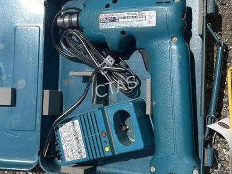 #232-•-makita-6012hd-cordless-drill-set,-plastic-welding-image-5