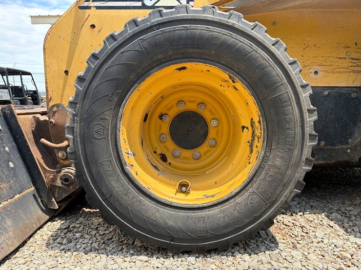 caterpillar-242b-image-62