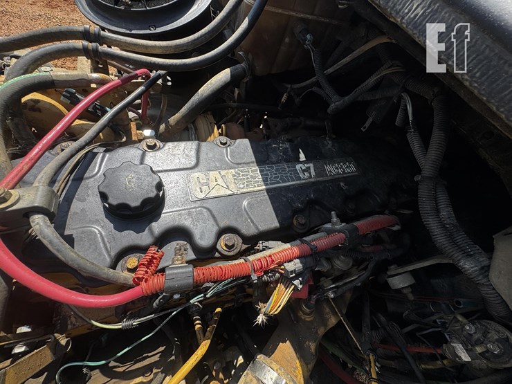 2004-freightliner-business-class-m2-106-image-13
