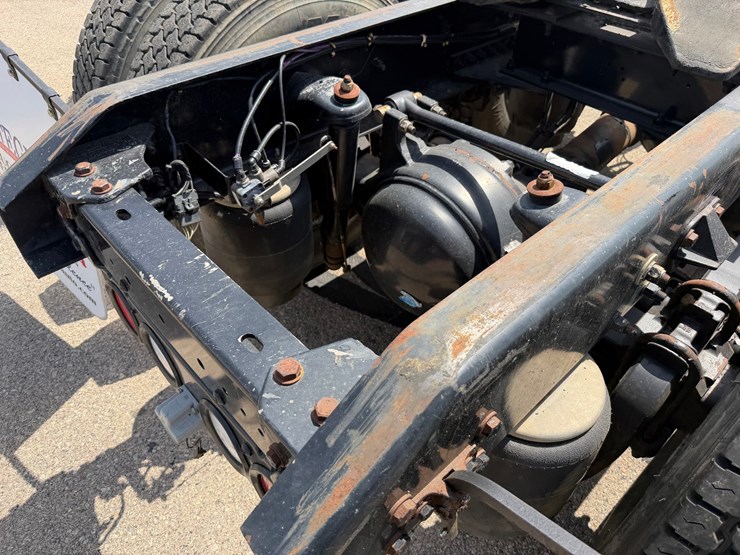 2018-kenworth-t880-image-17
