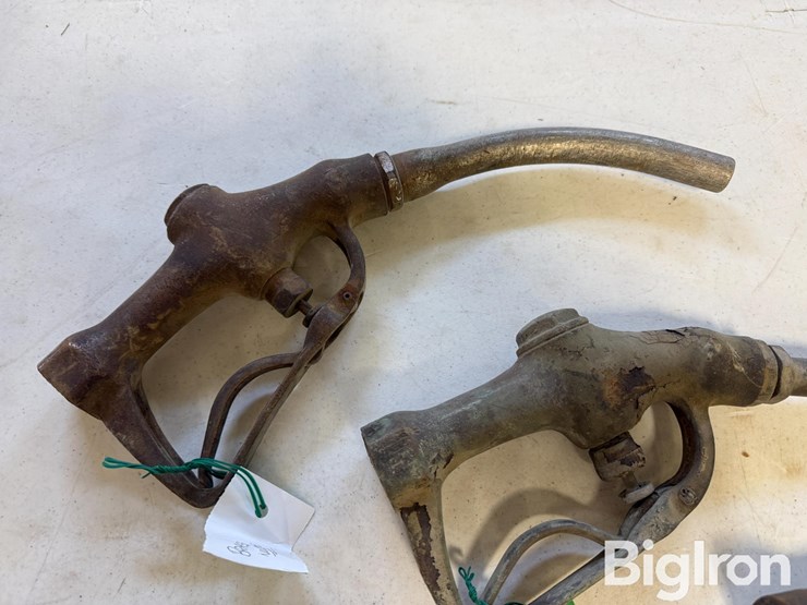 vintage-brass-pump-handles-image-4