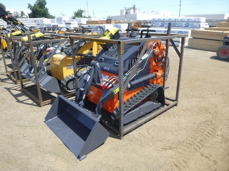 2026-tpm-t460-skid-steer-track-loader-image-1