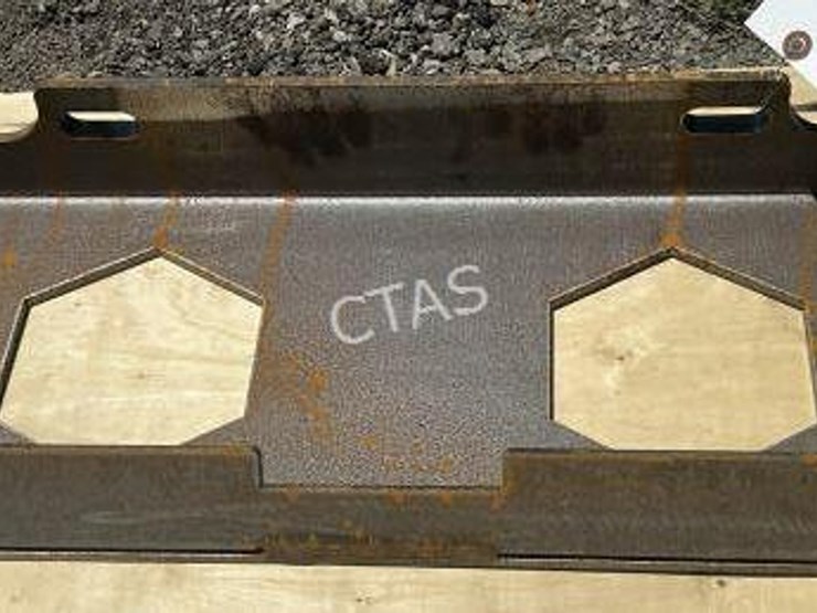 #44-•-mini-skid-steer-dingo-mounting-plate-image-1