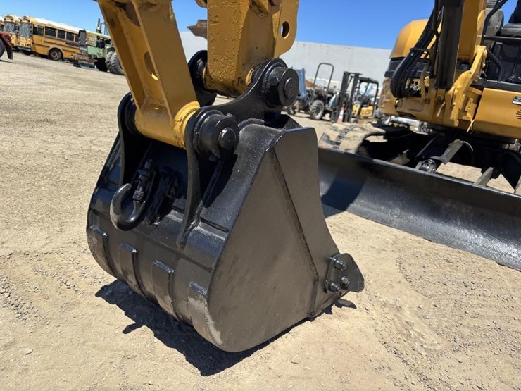 caterpillar-303cr-image-12