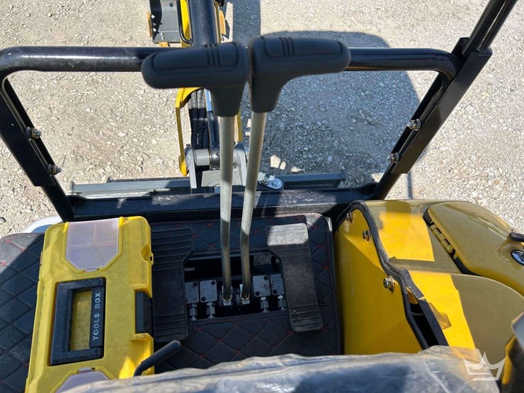 yanmar-enging-excavator-image-10