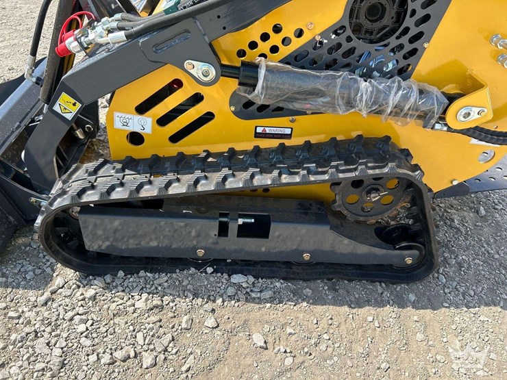 mini-skid-steer-loader-image-15