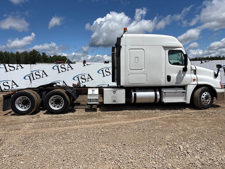 2017-freightliner-cascadia-125-image-6