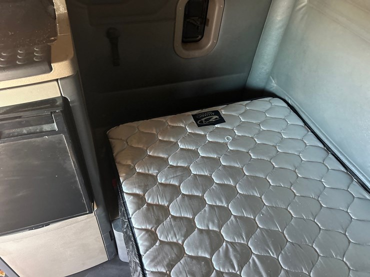 2017-freightliner-cascadia-125-image-87