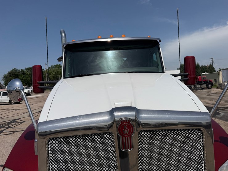 2018-kenworth-t880-image-29