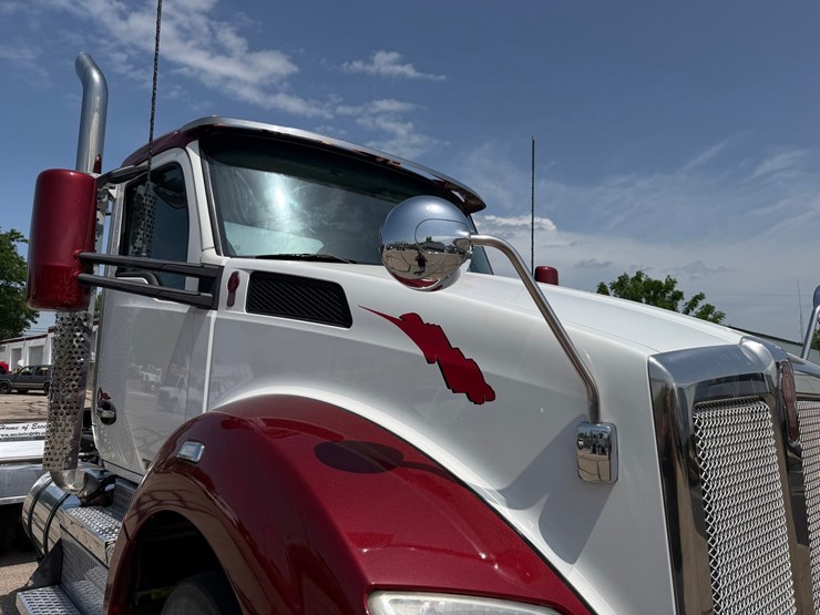 2018-kenworth-t880-image-19