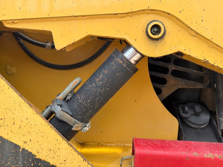 caterpillar-242b-image-30