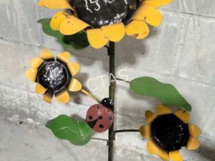 #32-•-metal-art---sunflowers-w/-lady-bug-image-1