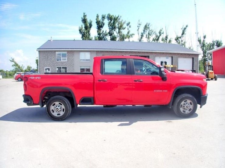 2022-chevrolet-silverado-2500-image-4
