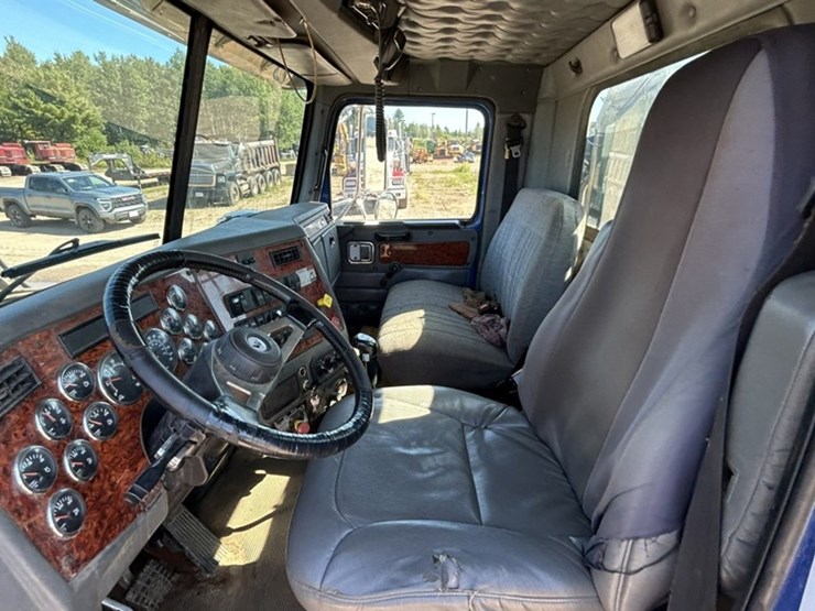 #1433-•-2005-western-star-tri-axle-day-cab-truck-tractor-image-72