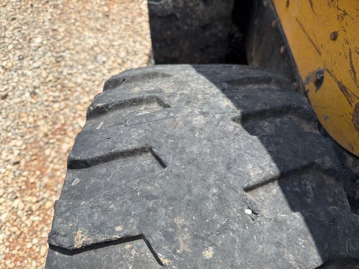 caterpillar-242b-image-69