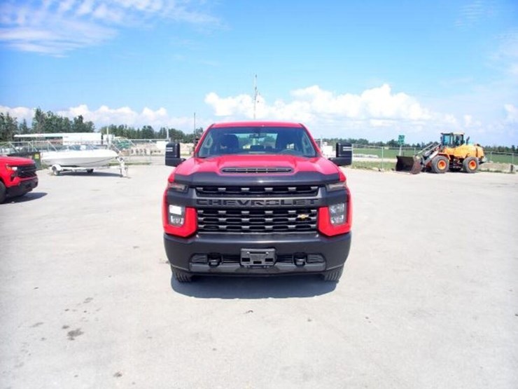 2022-chevrolet-silverado-2500-image-2