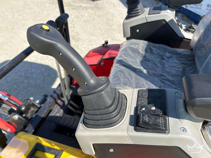 yanmar-enging-excavator-image-13
