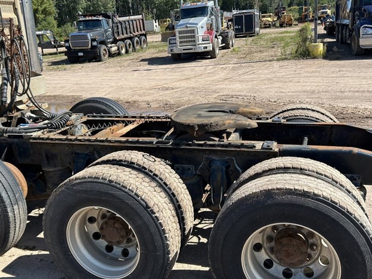 #1433-•-2005-western-star-tri-axle-day-cab-truck-tractor-image-12