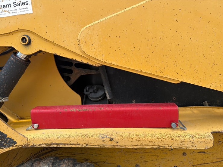 caterpillar-242b-image-32