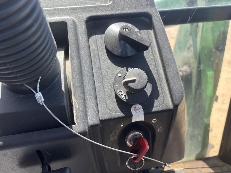 john-deere-5220-image-39