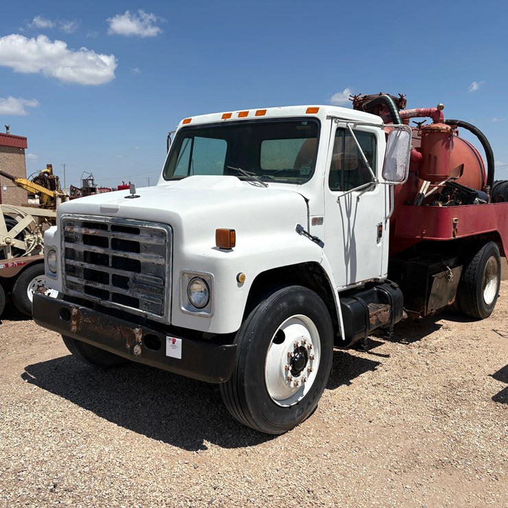 1987 INTERNATIONAL 1954 S/A DAYCAB VACUUM TRUCK