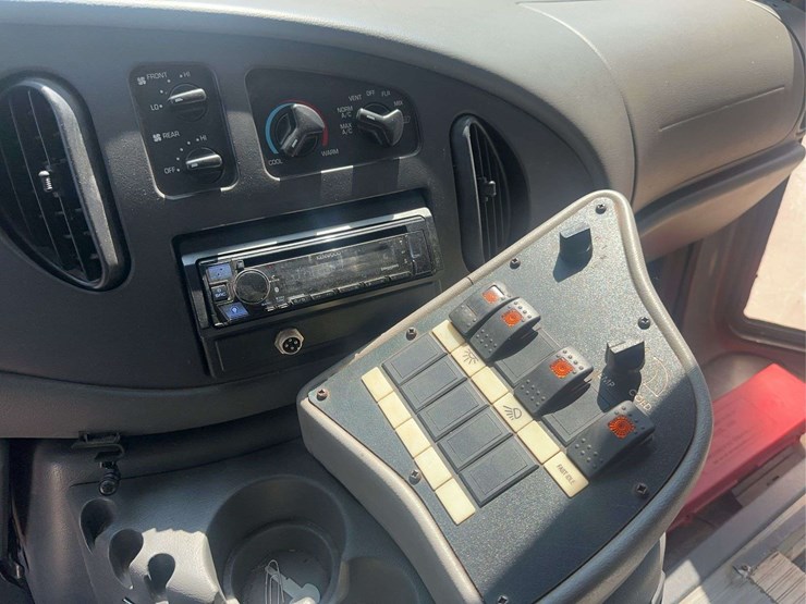 2005-ford-e450-image-23