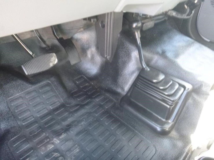 2015-ford-f550-image-18