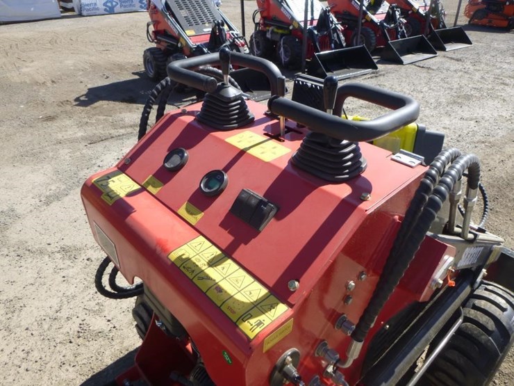 2026-sdlool-323tz-skid-steer-loader-image-15