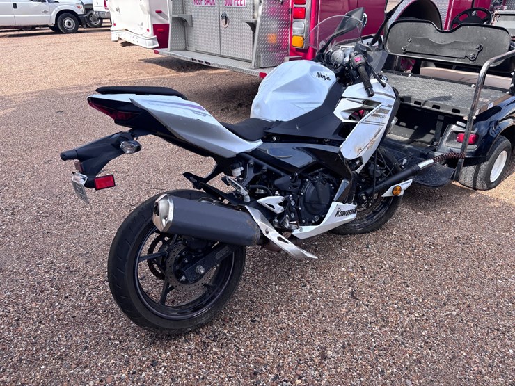 #36629-•-2023-kawasaki-ninja-|-for-parts/repairs-image-3
