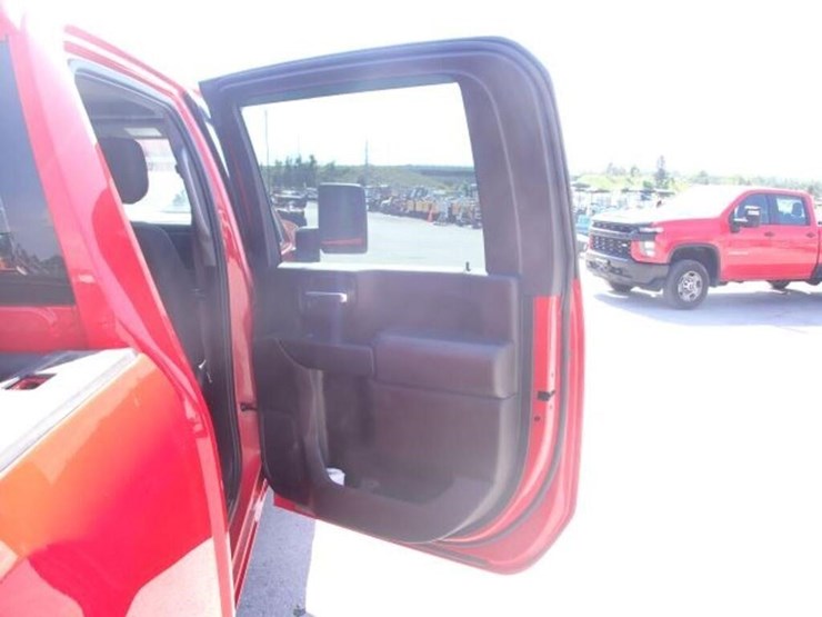 2023-chevrolet-silverado-2500-image-35