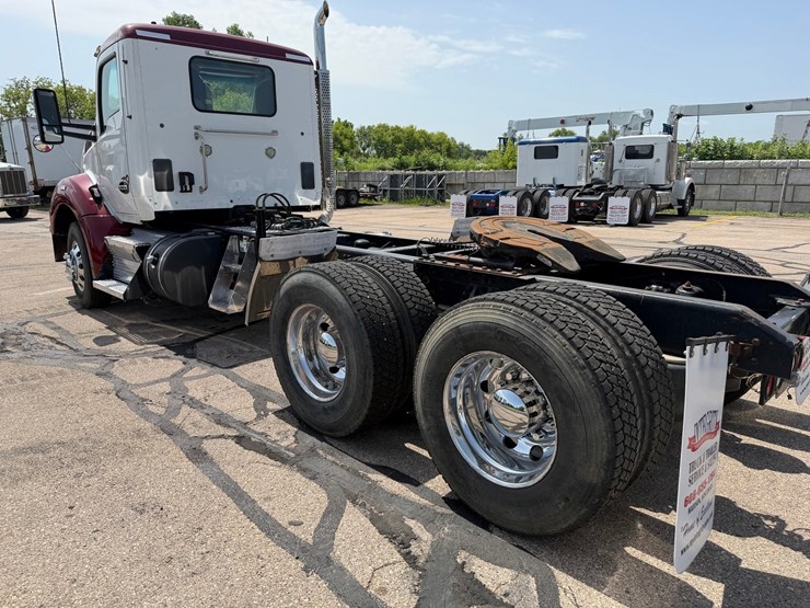 2018-kenworth-t880-image-3