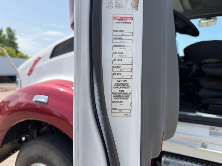 2018-kenworth-t880-image-30