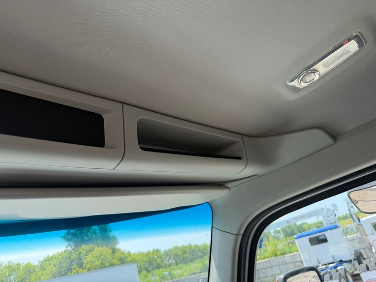 2018-kenworth-t880-image-51