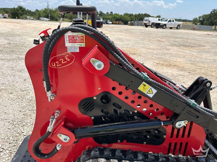 mini-skid-steer-loader-image-13