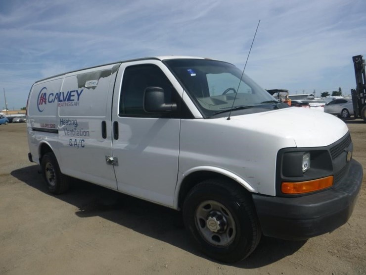 2010-chevrolet-express-2500-image-2