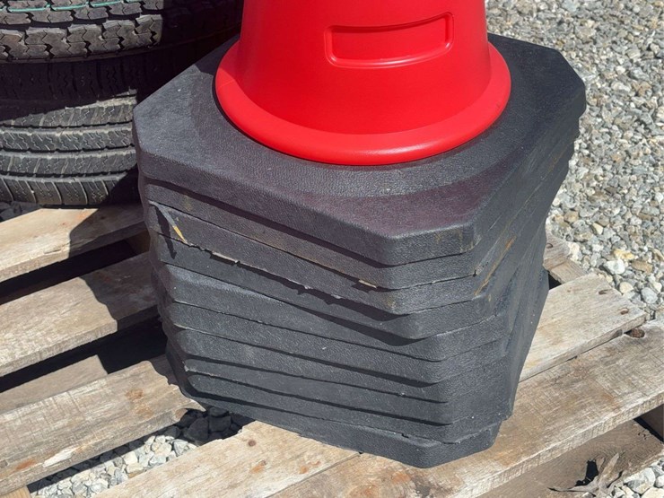 traffic-safety-cone-with-reflective-bands-and-weighted-base-image-3