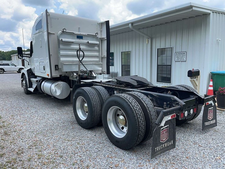 2022-kenworth-t680-image-12