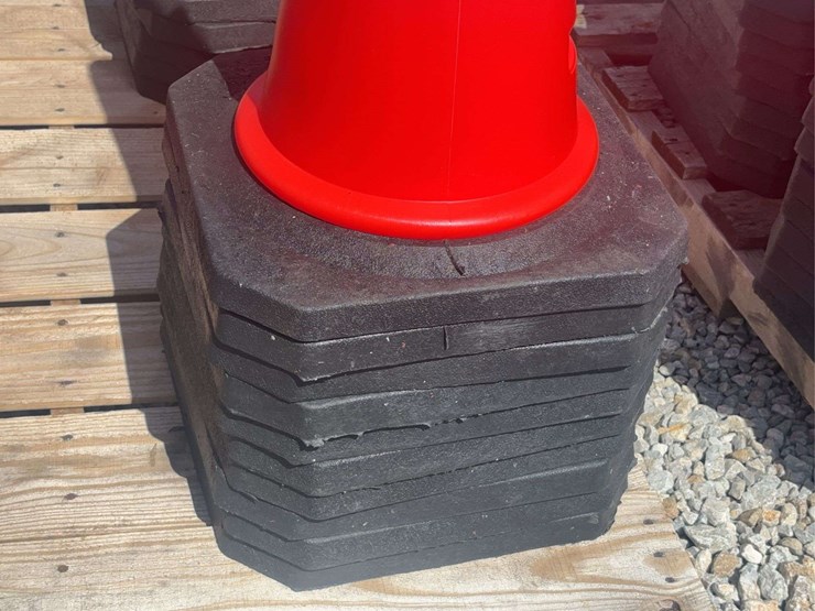 traffic-safety-cones-with-reflective-bands-and-weighted-bases-image-3