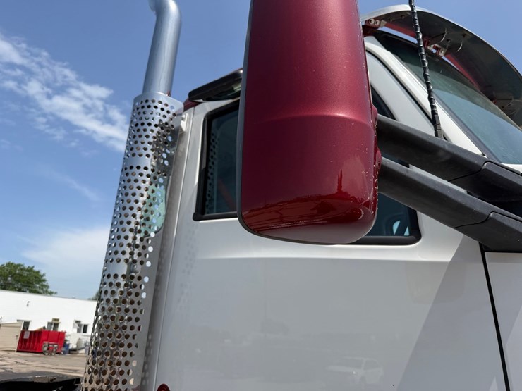 2018-kenworth-t880-image-21